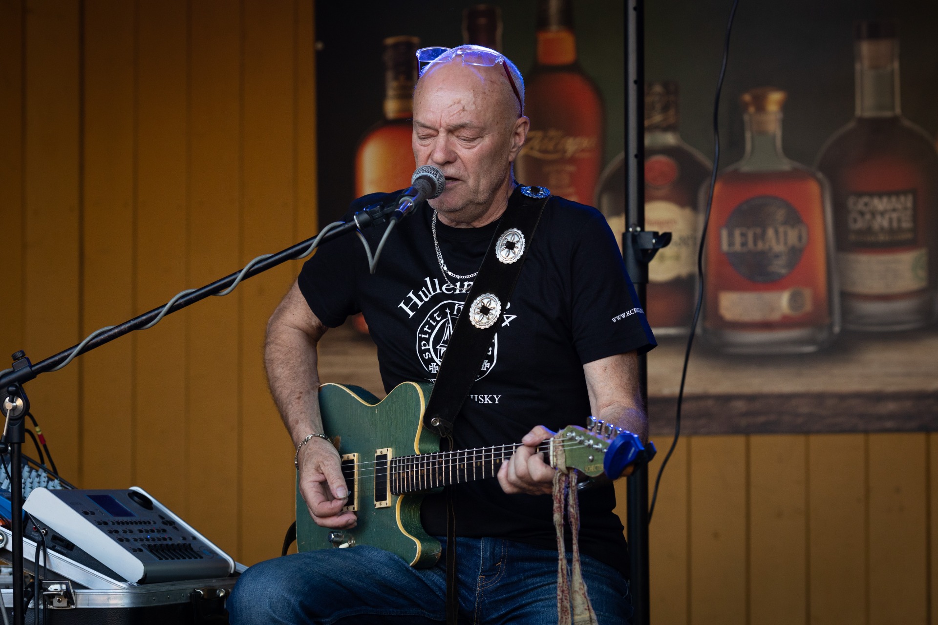 Dale B Williams
